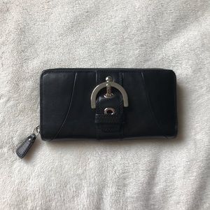 Coach • Black Leather Wallet w/ buckle